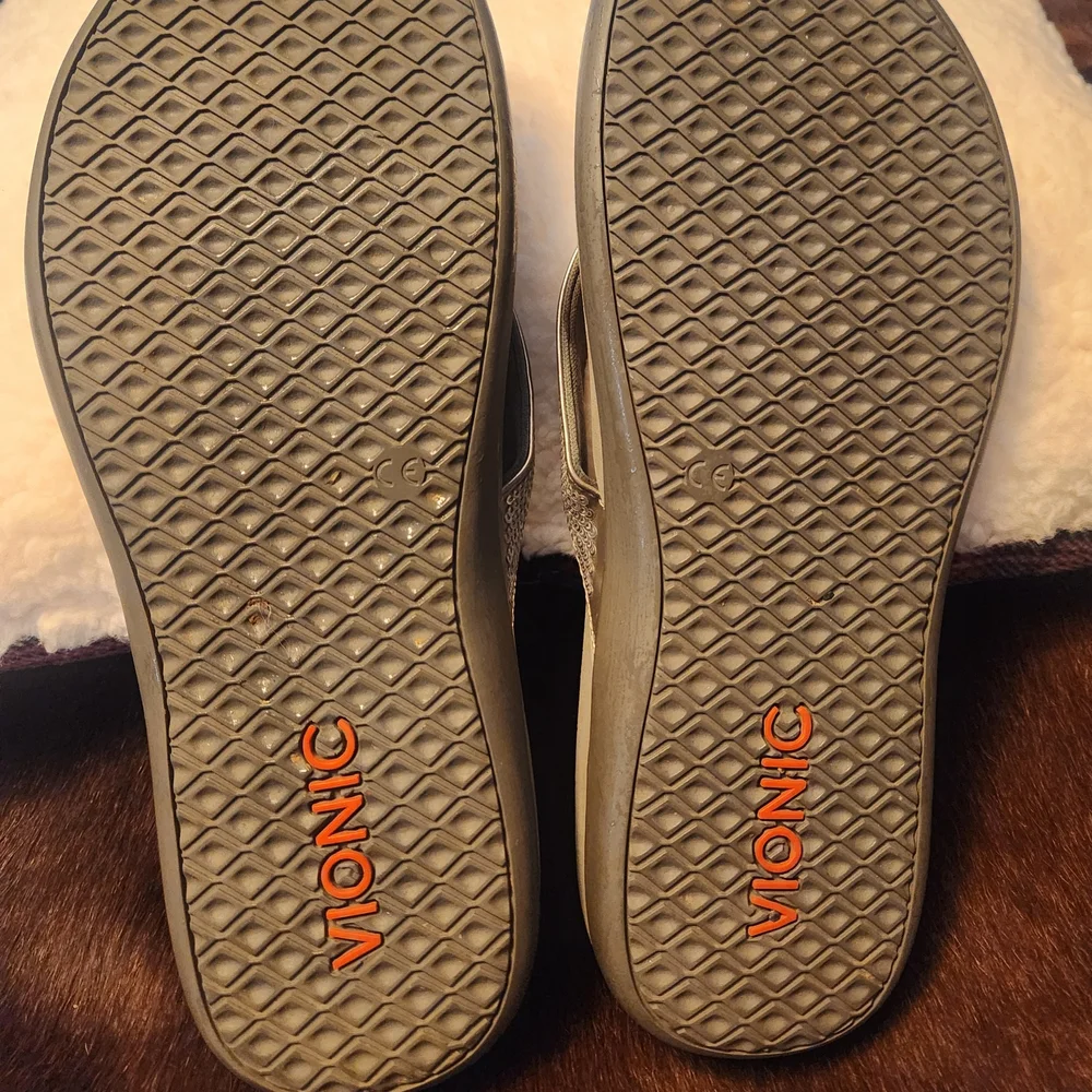 Vionic Women's Gray Sandals - Picture 2 of 2